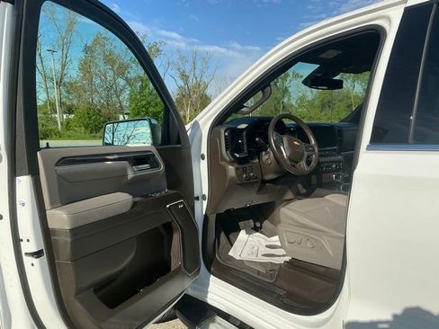 Used 2023 Chevrolet Silverado 1500 LTZ w/ LTZ Convenience Package II AWD/4WD image 16