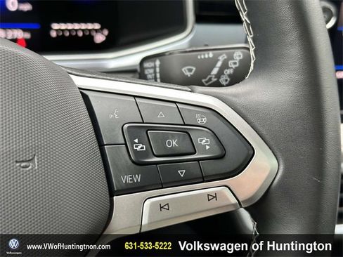 Certified 2025 Volkswagen Taos SE w/ Panoramic Sunroof Package image 27
