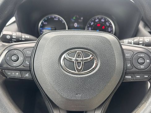 Used 2021 Toyota RAV4 XLE AWD/4WD image 26