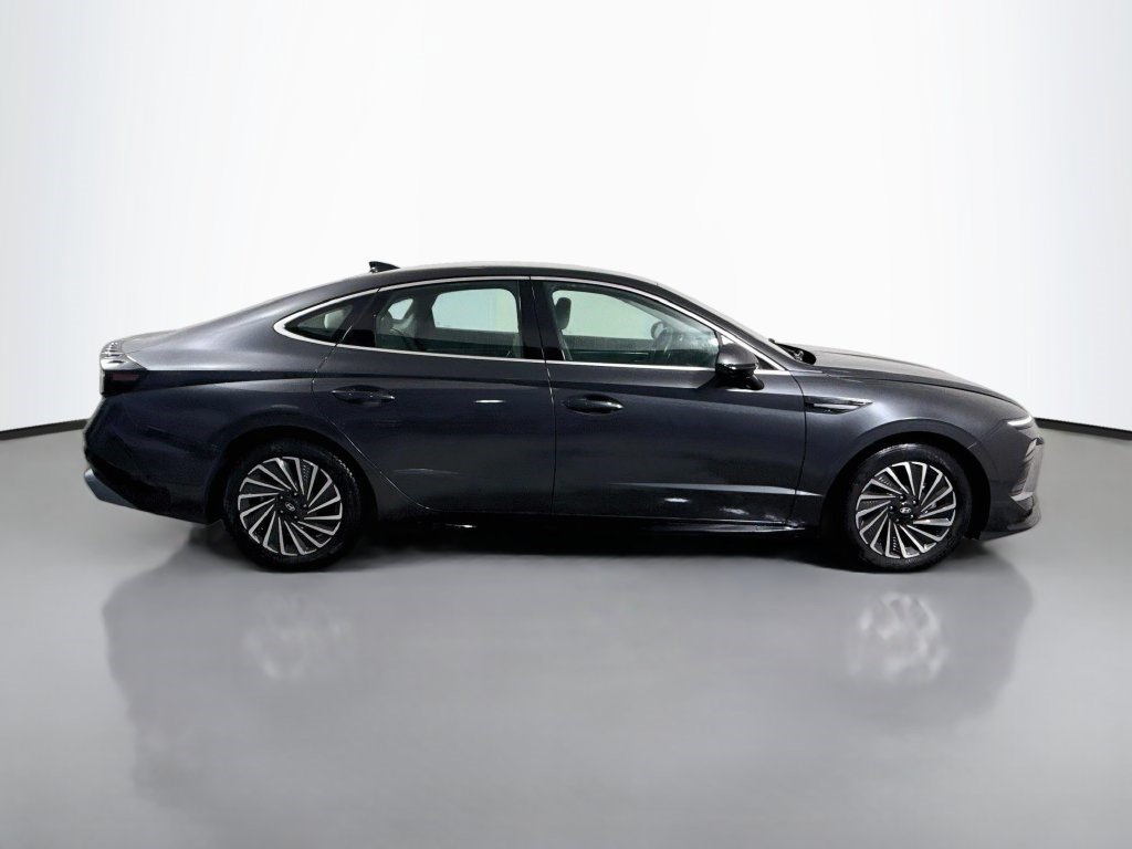Used 2025 Hyundai Sonata SEL FWD image 11