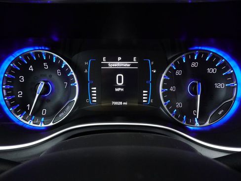 Used 2018 Chrysler Pacifica Touring Plus w/ S Appearance Package FWD image 11