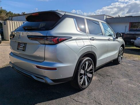 New 2026 Mitsubishi Outlander SE image 4