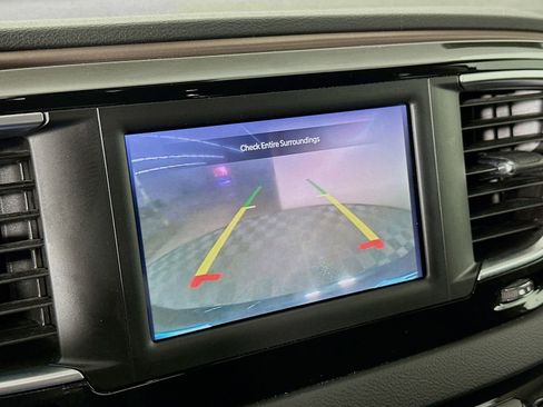 Used 2023 Chrysler Voyager LX image 14