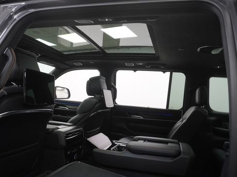 Certified 2025 Jeep Grand Wagoneer Series III w/ Rear Seat Video Group 1 AWD/4WD image 22