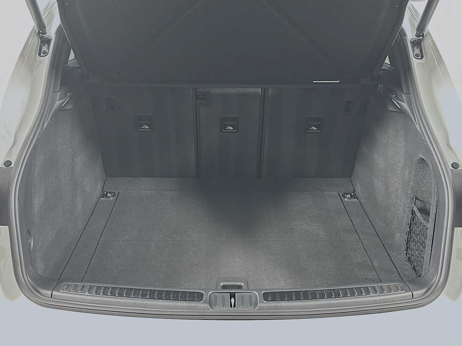 Certified 2025 Porsche Macan AWD/4WD image 28
