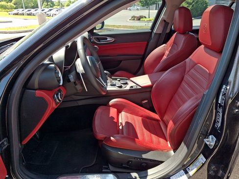 Used 2018 Alfa Romeo Giulia Ti Sport w/ Quick Order Package 22S Sport AWD/4WD image 15