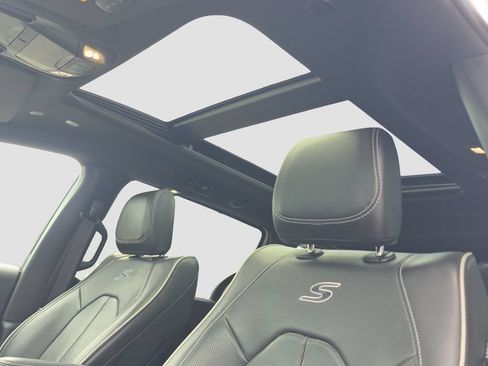 Used 2025 Chrysler Pacifica Limited FWD image 8