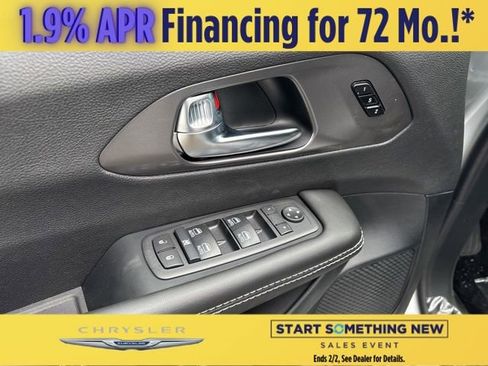 New 2026 Chrysler Pacifica Select image 8