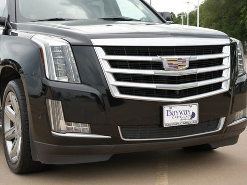 Used 2020 Cadillac Escalade ESV Luxury AWD/4WD image 24