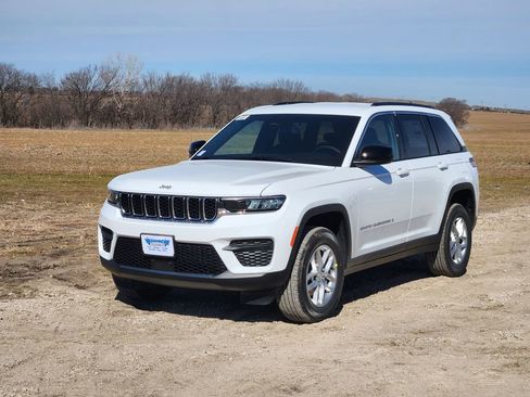 New 2026 Jeep Grand Cherokee Laredo RWD image 2