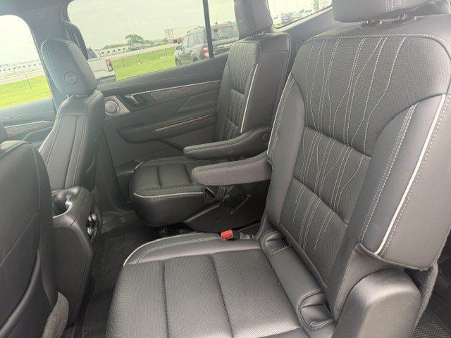 Used 2025 Buick Enclave Avenir w/ Super Cruise Package AWD/4WD image 30