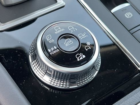 New 2025 Mitsubishi Outlander SE image 29