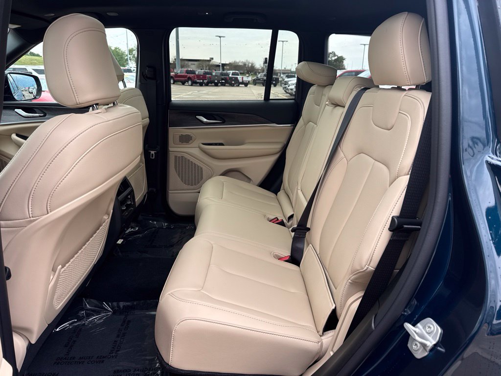 New 2027 Jeep Grand Cherokee Limited AWD/4WD image 23