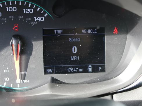 Used 2021 Chevrolet Trax LT w/ Sport Edition image 9