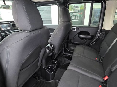 Used 2018 Jeep Wrangler Unlimited Sport w/ Technology Group AWD/4WD image 32