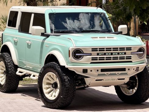 Used 2025 Ford Bronco Outer Banks AWD/4WD image 3