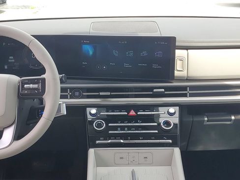 Used 2025 Hyundai Santa Fe SE FWD image 18