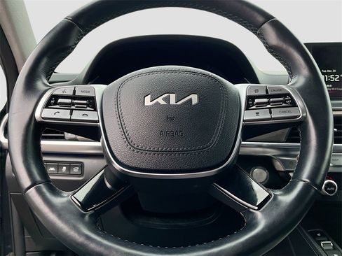 Used 2022 Kia Telluride SX w/ SX Prestige Package image 11