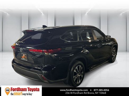 Used 2023 Toyota Highlander XLE AWD/4WD image 7