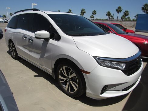 Used 2023 Honda Odyssey Touring image 2