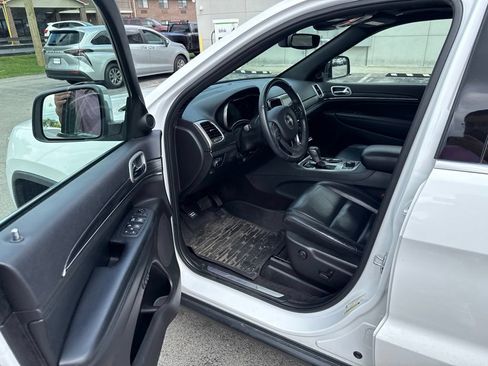Used 2019 Jeep Grand Cherokee Limited AWD/4WD image 5