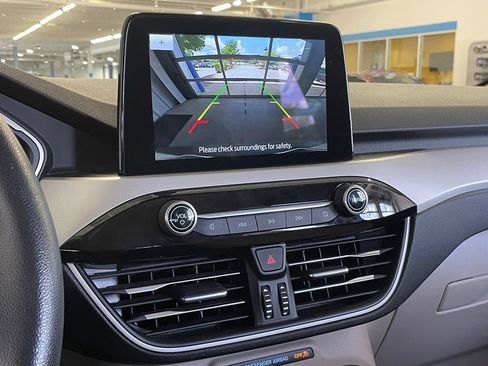 Used 2020 Ford Escape SE FWD image 18