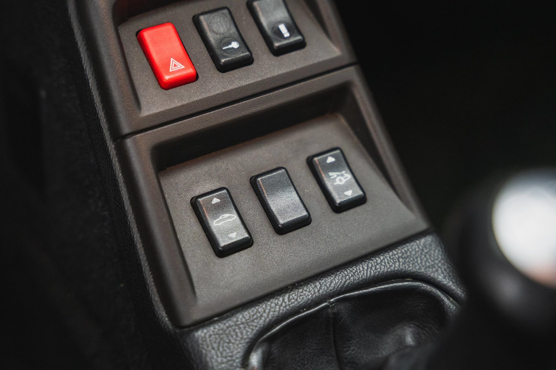 Used 1995 Porsche 911 Carrera RWD image 84