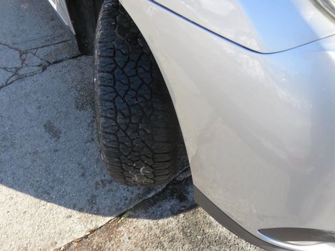 Used 2012 Toyota Highlander Base 4dr SUV (2.7L l4) image 29