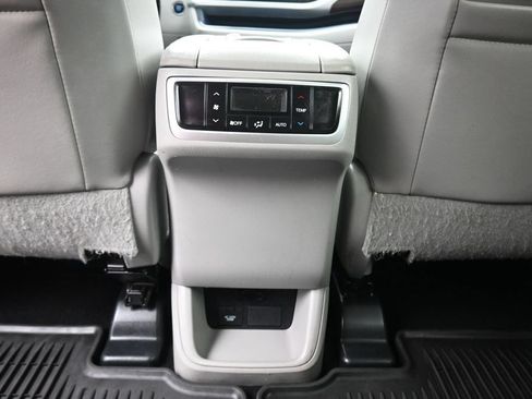 Used 2016 Toyota Highlander Limited w/ Driver Technology Package AWD/4WD image 36