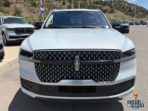 Used 2025 Lincoln Navigator Reserve AWD/4WD image 11