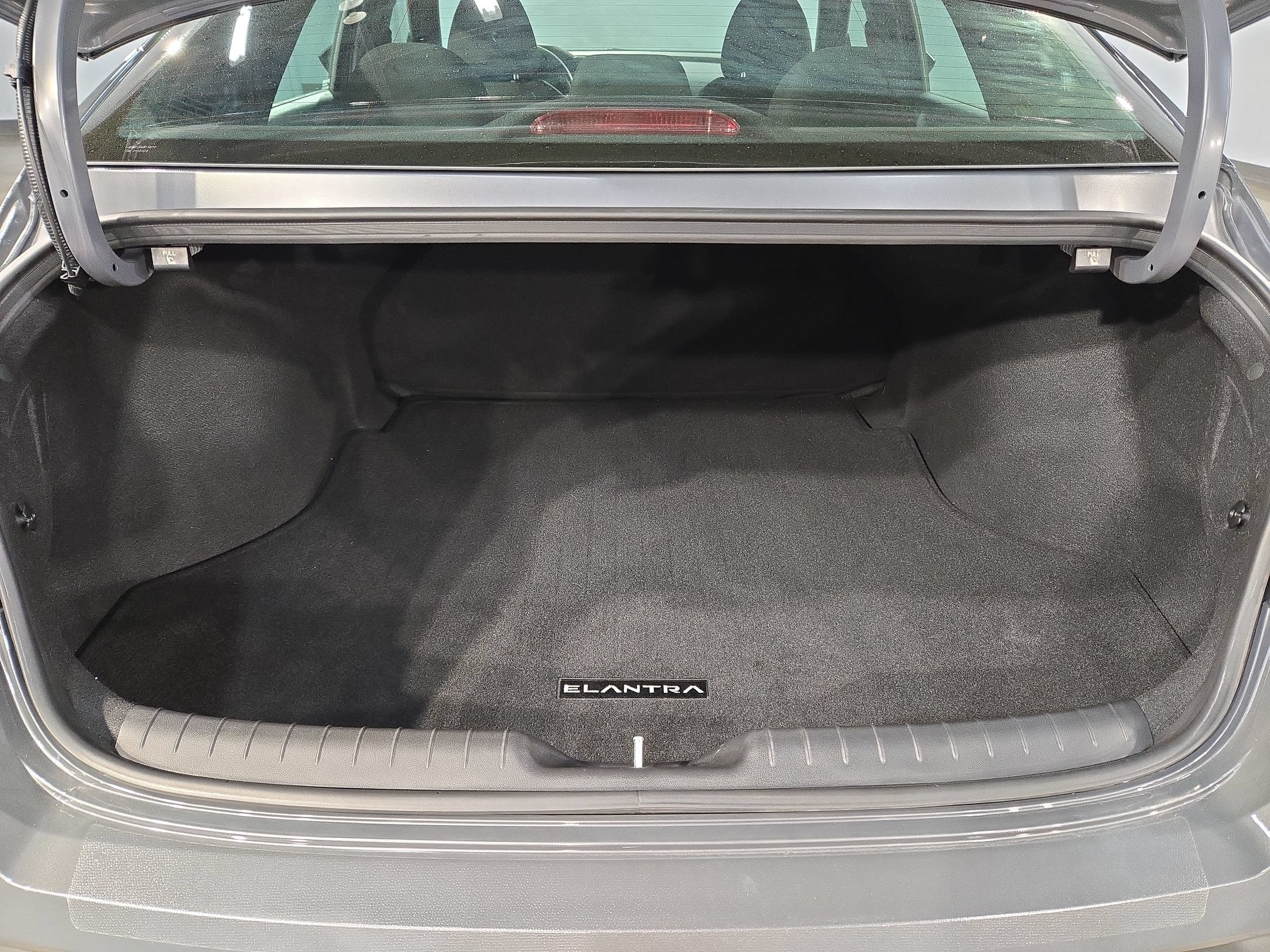 Used 2025 Hyundai Elantra Sport FWD image 18