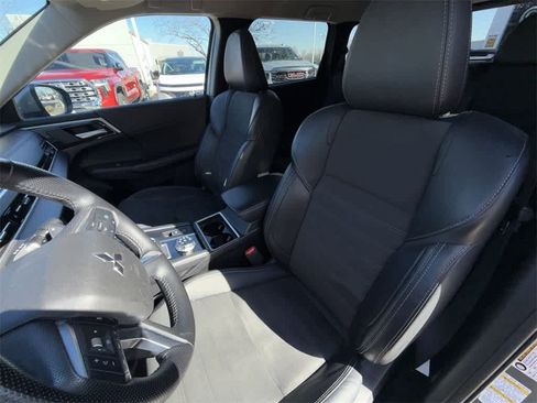 Used 2024 Mitsubishi Outlander SE image 11