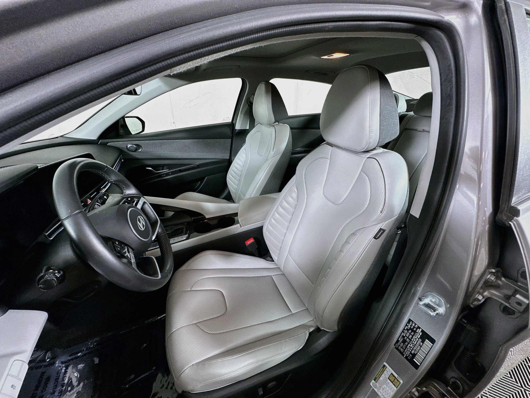 Certified 2025 Hyundai Elantra Limited FWD image 21