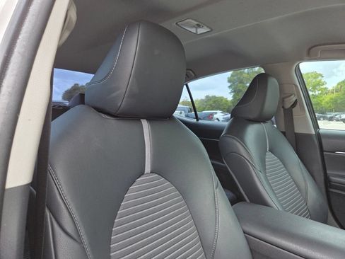 Used 2018 Toyota Camry SE FWD image 16