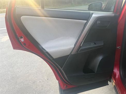 Used 2015 Toyota RAV4 LE image 14