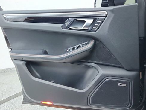 Used 2022 Porsche Macan image 37