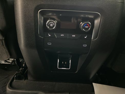 Used 2025 Chevrolet Suburban LT w/ Comfort Package image 22