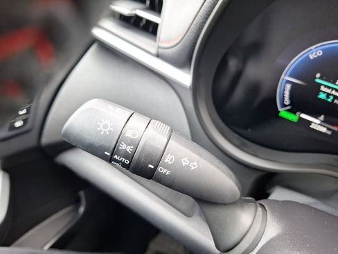 Used 2025 Toyota Sienna XSE image 23