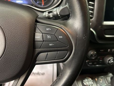 Used 2019 Jeep Cherokee Trailhawk w/ Cold Weather Group image 17