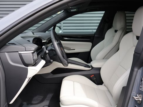 New 2026 Porsche Macan 4S Electric AWD/4WD image 5