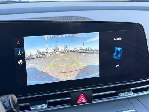 Used 2025 Hyundai Elantra SEL image 17