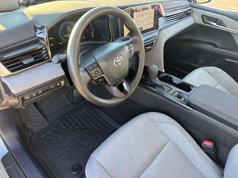 Used 2025 Toyota Camry LE image 18