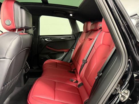 Certified 2026 Porsche Macan AWD/4WD image 21