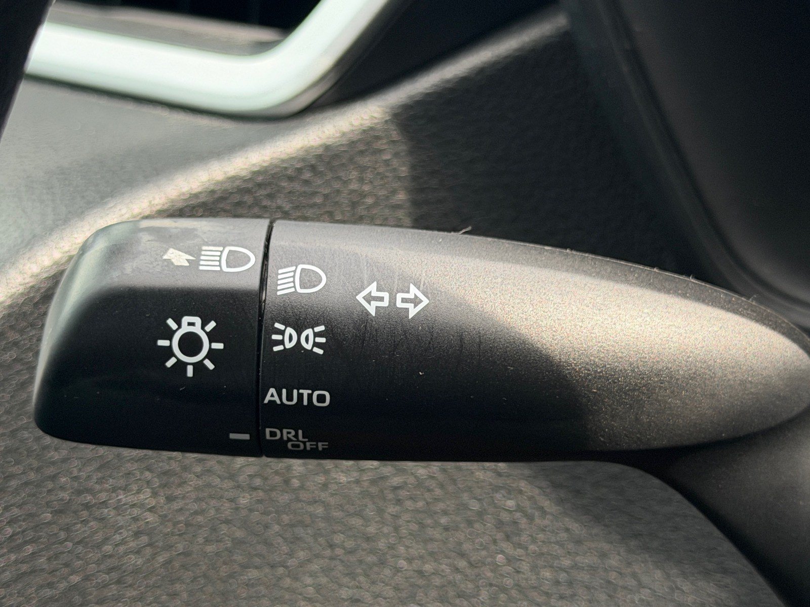 Used 2020 Toyota Corolla LE FWD image 36