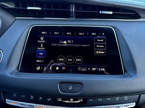 Used 2023 Cadillac XT4 Premium Luxury image 16