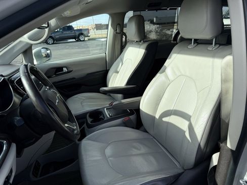 Used 2017 Chrysler Pacifica Touring-L Plus w/ Advanced Safetytec Group image 13