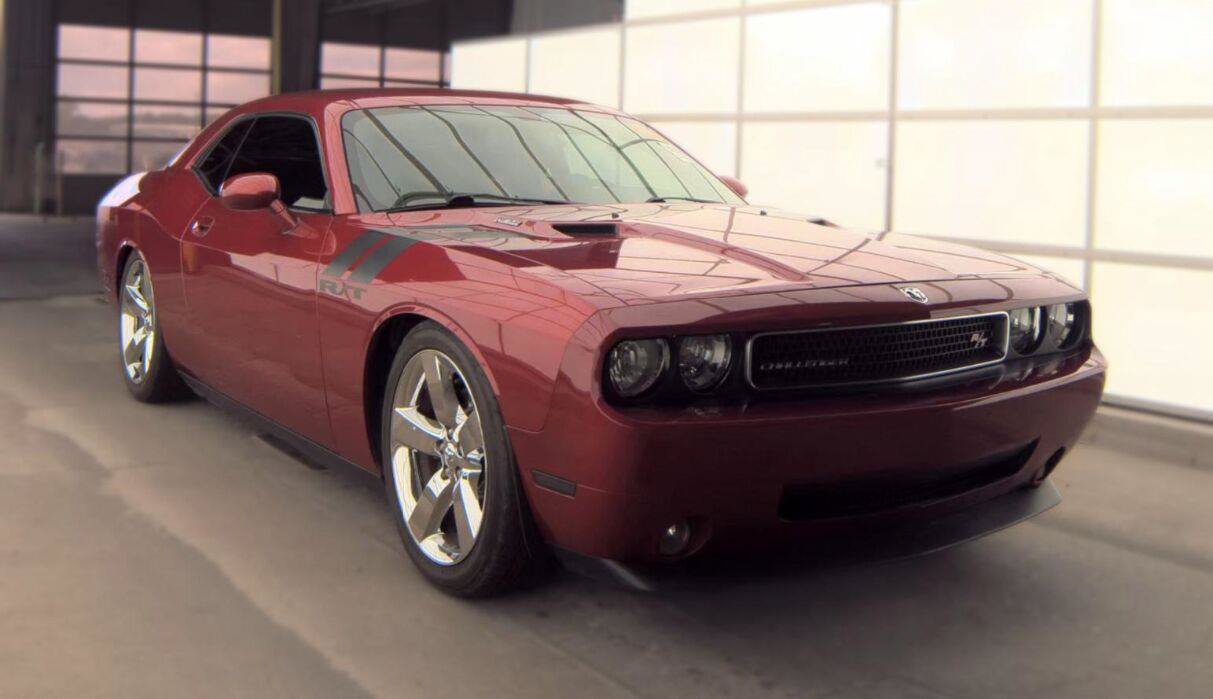 Used 2010 Dodge Challenger R/T RWD image 3