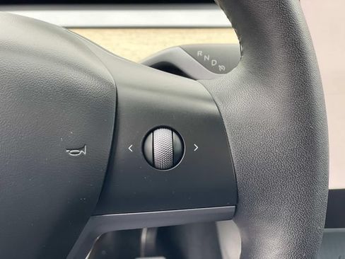 Used 2023 Tesla Model Y Long Range AWD/4WD image 9