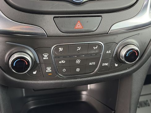 Used 2021 Chevrolet Equinox LT image 23