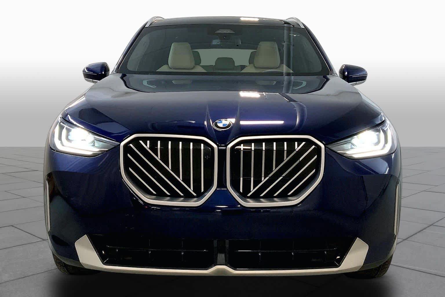 Used 2025 BMW X3 xDrive30i w/ Premium Package AWD/4WD image 3